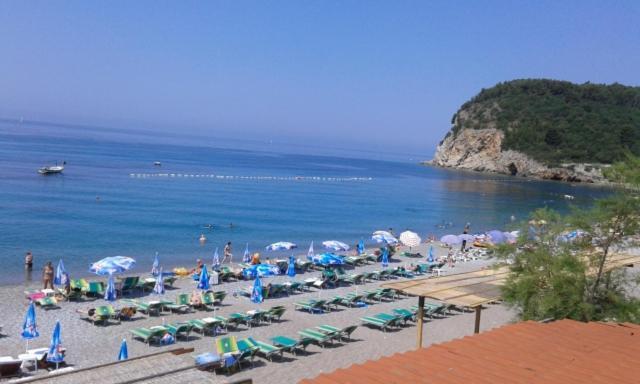Family Apartment Garden And Sea Petrovac Exterior photo